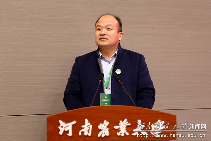 新增选校友会常务理事、河南永兴土地信息技术有限公司董事长、校友企业家联盟会长张技校友发言