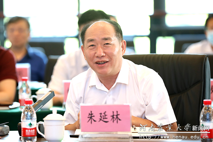 省林业局党组成员、省森林公安局局长朱延林讲话