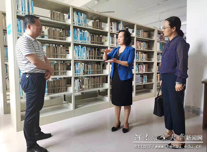 副校长尹新明到文化路校区图书馆调研指导工作 副校长尹新明到文化路校区图书馆调研指导工作