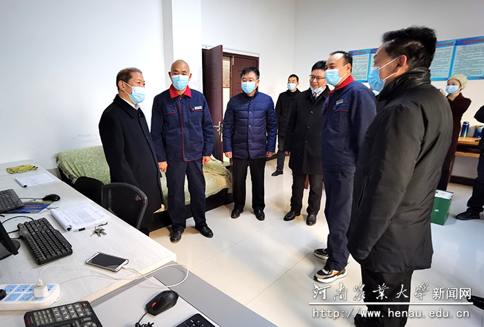 校长介晓磊一行在龙子湖校区中心配电室看望慰问后勤工作人员