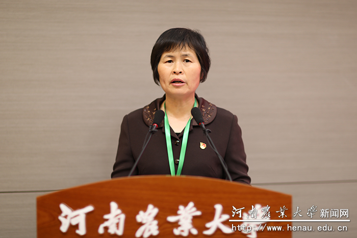 学校教育发展基金会秘书长、校友办主任张倩华报告教育发展基金会筹备成立情况