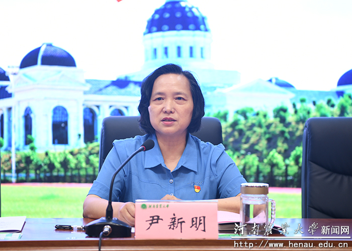 副校长尹新明宣读审核评估筹备工作方案