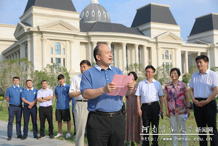 99级校友张技代表捐赠校友发言