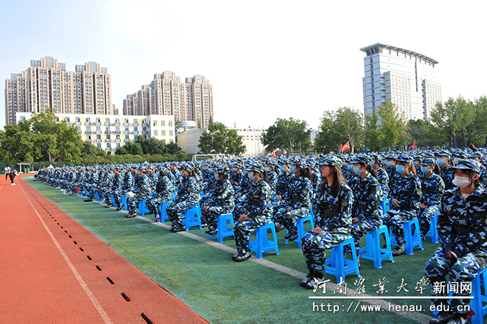 文化路校区2021级新生认真参会