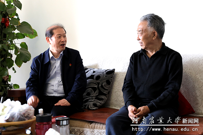 校长介晓磊看望张百良教授 校长介晓磊看望张百良教授