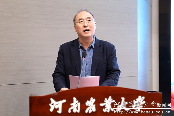 副校长林同保宣读表彰文件