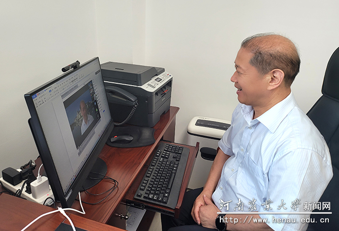 校长介晓磊在线主持报告会