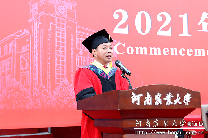 农学院汤继华教授作为教师代表发言2