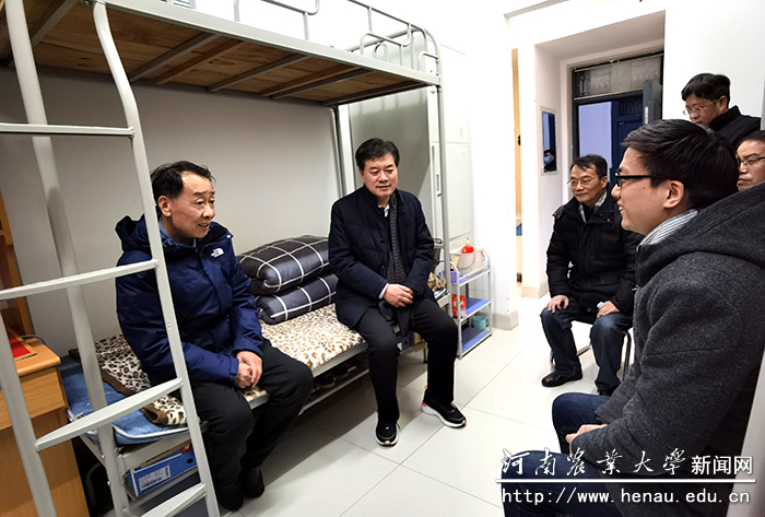 校党委书记魏蒙关在龙子湖校区看望留校研究生