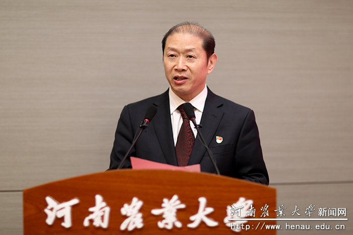 校长介晓磊主持会议