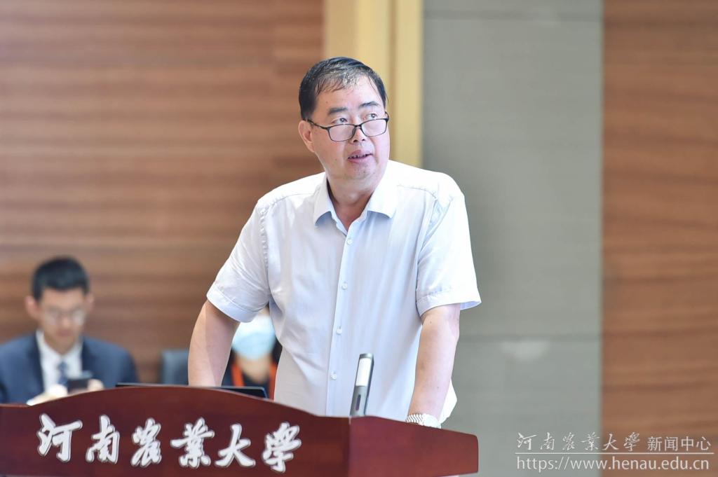 6 金苑种业董事长康广华作报告.jpg