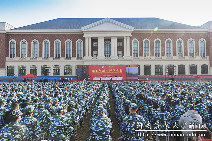 龙子湖校区开学典礼现场