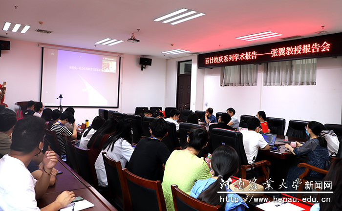 中国社科院社会发展战略研究院院长张翼研究员在线为我校师生作专题报告