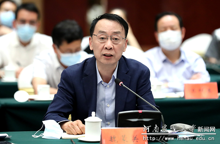 校党委书记魏蒙关在视察座谈会上发言