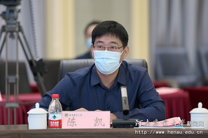 省教育厅思想政治工作处处长陈凯主持座谈会