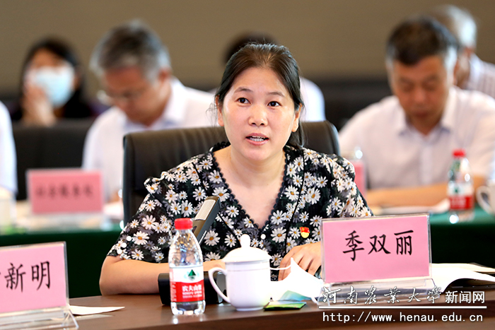 省教育厅高教处副处长季双丽讲话