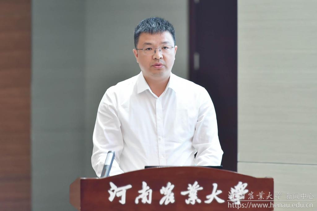 8 信阳市息县县委书记、县长管保臣.jpg