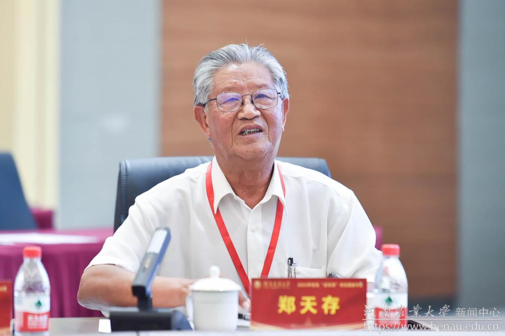 1 国家级有突出贡献的中青年专家、河南省天存小麦改良技术研究所所长郑天存.jpg