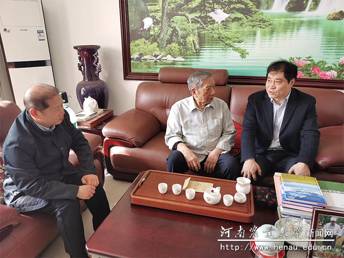 校领导看望胡廷积教授