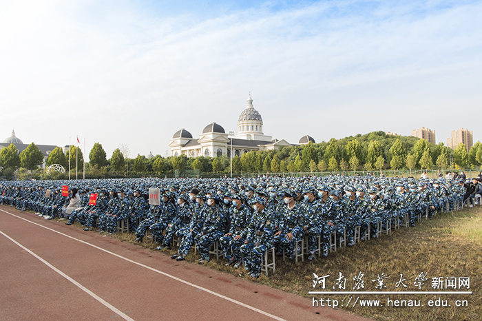 龙子湖校区2021级新生认真参会