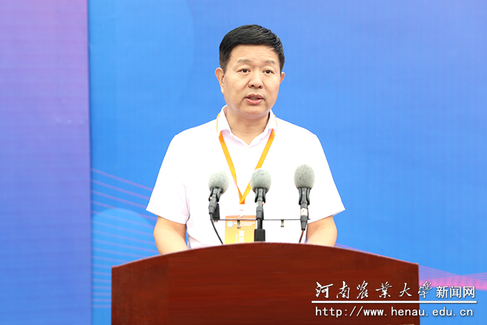 省农业农村厅党组成员、副厅长王承启主持开幕式