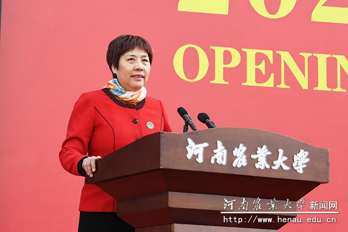 校友代表，中联资产评估集团公司董事长、省人大代表、82级能源专业毕业生李麦团发言