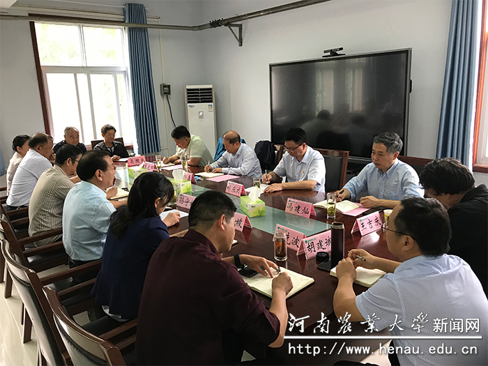 校长介晓磊在园艺学院调研 校长介晓磊在园艺学院调研