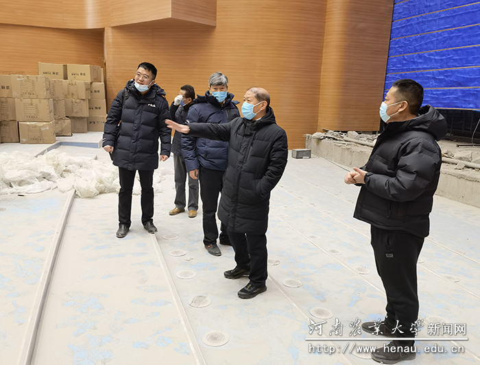 校长介晓磊察看龙子湖校区在建项目进展情况