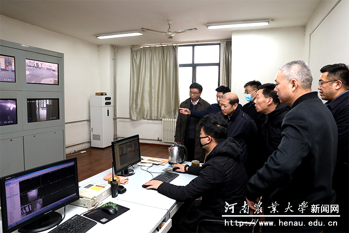 介晓磊一行看望慰问周转房物业中心工作人员