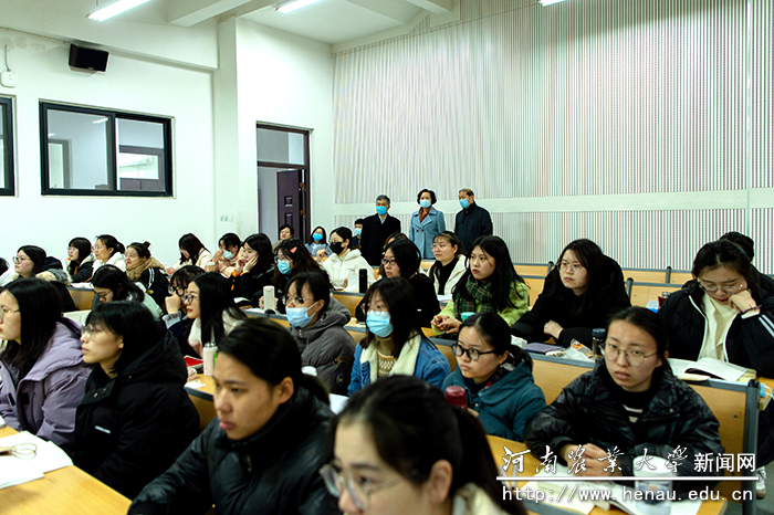 校领导介晓磊、尹新明带队对新学期本科教学工作进行专项检查